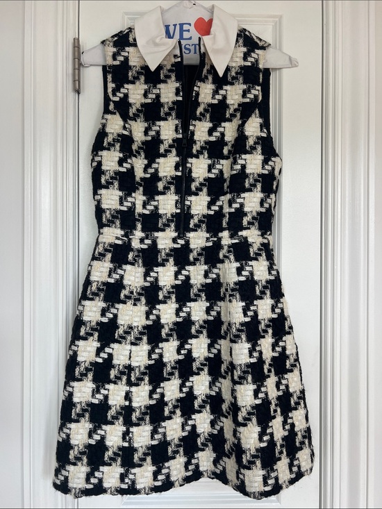 Alice + Olivia Dresses & Skirts - ALICE & OLIVIA Ellis Houndstooth A-Line Dress. Collar, pockets, zippers, lined.